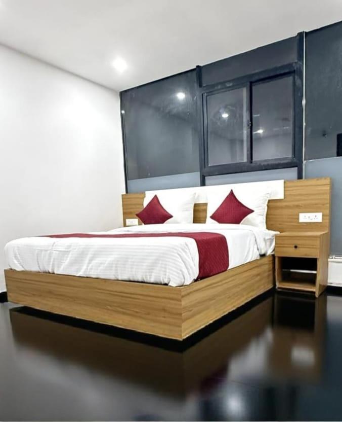 Hotel Modern Town Nueva Delhi Exterior foto